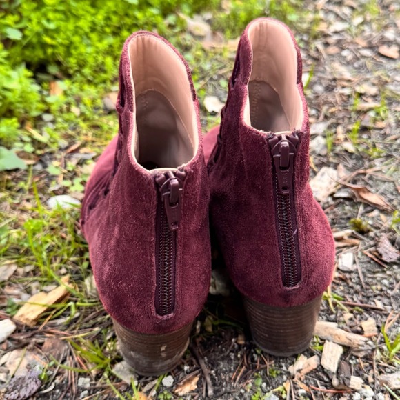SOLE SOCIETY Burgundy Suede Ruched Ankle Boots Block Heel Side Zip Women's 7.5 - Picture 2 of 8